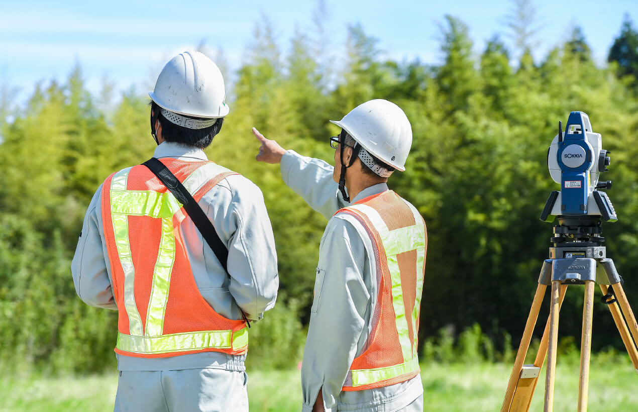 写真：株式会社川崎測量の社員が働く姿